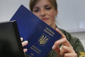 Лише за один місяць закордонні паспорти на Волині отримали 11 тисяч осіб: деталі