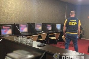 У центрі Луцька «прикрили» підпільне казино (Фото)