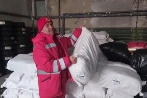 Волинські медики, які протистоять COVID-19, отримали нову форму