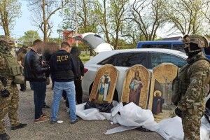 Жителі села на Горохівщині впізнали ікони зі свого храму серед викрадених 