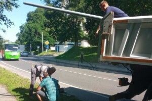 На Волині водій збив електроопору і втік