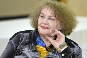 Ліна Костенко оголосила протест намірам Уряду