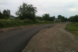 На Волині заасфальтували вужче, щоб… їхати довше?