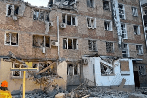 Батько радів визволенню сина, але марно: хлопчика, якого дістали з-під завалів у Миколаєві, врятувати не вдалося (Відео)