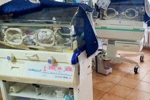 Жінка відмовилася від доньок, які народилися з вагою 650 та 930 грамів