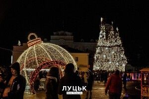 Голосуйте за Луцьк: де в Україні найгарніша ялинка (Фото)