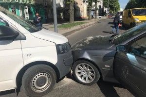У Рівному зіткнулися дві автівки