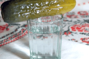 «Замахнулися на святе!»: українцям вже хочуть заборонити під час карантину... пити горілку, коньяк та пиво!