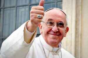 Папа Римський застряг у ліфті на 25 хвилин