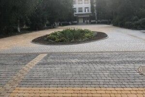 У Луцьку завершено капремонт пришкільної території школи №15