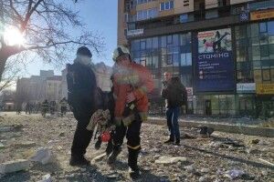 Ракетний обстріл будинку в Києві: показали і розповіли усі подробиці (Фото, відео)
