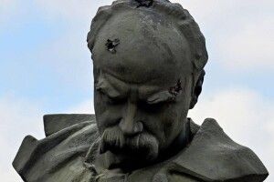 У Бородянці рашисти свідомо розстріляли пам'ятник Шевченку (Фото)