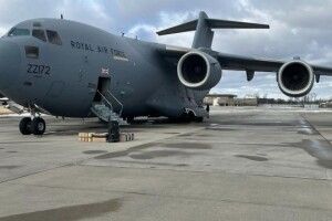 До України прибув літак із військовою допомогою від Британії