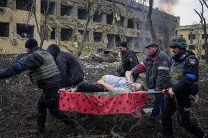 Російські окупанти погрожують лікарю з Маріуполя Чумаріну, який розповів про загибель вагітної після бомбардування пологового будинку 
