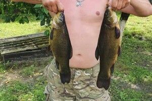 На Волині голопузий дядько впіймав за хвоста рибальське щастя (Фото)