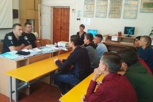 Камінь-каширські школярі ходять на «Урок з поліцейським»