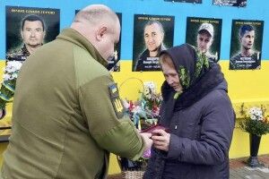 Мамі полеглого Героя з Волині вручили його посмертну нагороду
