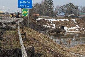 Повідомили, чому обвалилась частина мосту через річку Луга