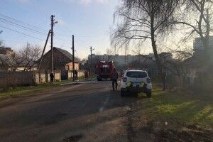 Пролунав вибух. У Луцьку в районі приватної забудови – пожежа (Відео)