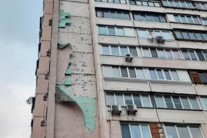 «Думали, що почалася війна...»: ураганний вітер безцеремонно «роздягнув» абияк утеплений пінопластом будинок