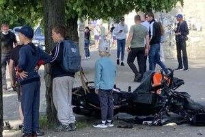 «Швидка» та три екіпажі поліції виїхали на місце ДТП на Волині (Фото. Відео)