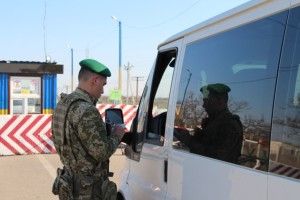У пунктах пропуску на Донбасі в чергах чекали 165 машин