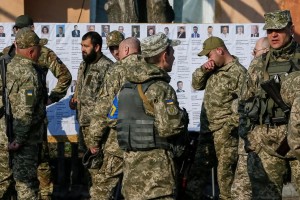 На передовій теж активно голосують (фото)