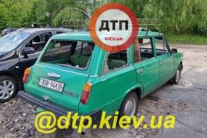 Гарячий 50-метровий гейзер у Києві потрощив 10 авто (Фото. Відео)