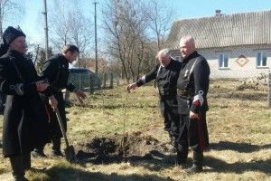 У Троянівці відкрили меморіальну дошку та заклали алею на честь Героя