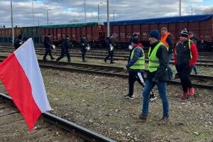 У Польщі поліція відігнала від залізниці протестувальників, які хотіли заблокувати поїзди, що йдуть через Волинь