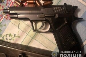 Лучанин тримав удома цілий арсенал зброї: поліція все вилучила, особу затримано (Фото)