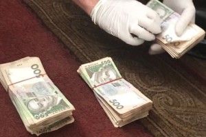На Волині посадовця Державної виконавчої служби викрито на одержанні 200 тисяч гривень хабара (Фото)