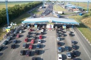 Польські митники почали «тихий страйк»