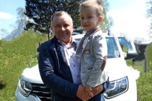 Благородний вчинок під час війни: волинський підприємець роздає односельчанам безкоштовно борошно