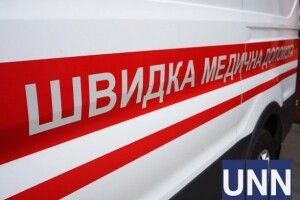  Металева конструкція впала на людей у центрі міста