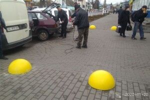 У Ківерцях встановили антипаркувальні напівсфери