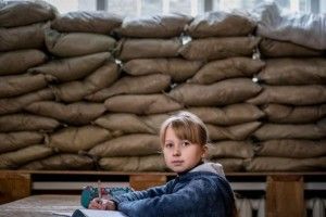 200 тисяч школярів змушені навчатися під перехресним вогнем