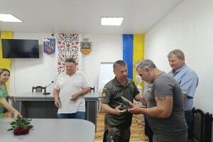 У громаді на Волині захиснику вручили відзнаку від Міноборони