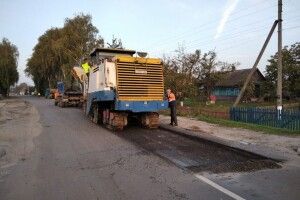 У Шацьку продовжують будувати дорогу з велосипедною доріжкою 