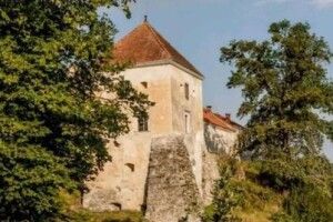 Самотні замки знайомляться на Tinder. І це не жарт!