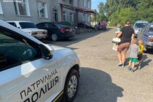 На Рівненщині поліцейські прийшли на допомогу малюкам, що потребували медичної допомоги