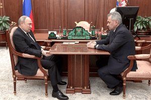 Що відбувається з Путіним? Психолог проаналізував дивні пози диктатора на свіжому відео 