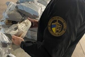Волинські митники знайшли сховок в туалеті рейсового автобуса