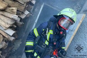 Темне приміщення з їдким димом: волинські рятувальники готові до будь-яких викликів (Фото)