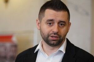 «Завтра баба Валя з Укрпошти скаже, що проти закону про олігархів. Ми самі розберемося», - Арахамія 