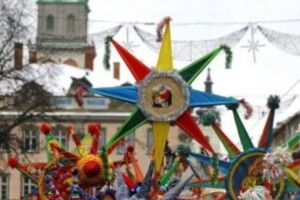 Як тільки не заспіваєш, аби люди прислухалися...