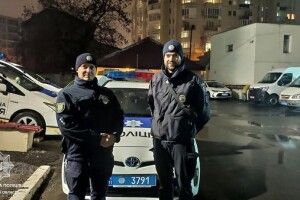 Львівські патрульні супроводили до лікарні авто з шестимісячним немовлям, у якого була з висока температура