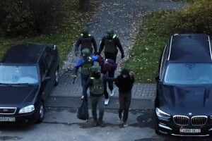 У Мінську міліція водометами, гумовими кулями та світло-шумовими гранатами розганяє учасників опозиційного маршу (Відео)