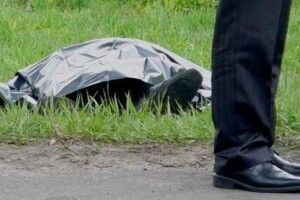 У дворі луцької багатоповерхівки знайшли чоловіка без ознак життя