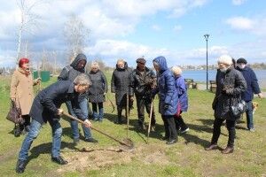 «Це була мрія мами»: в пам’ять про відому ковельчанку висадили рідкісні дерева